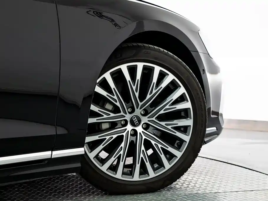 Audi A8 2025 — фото 22