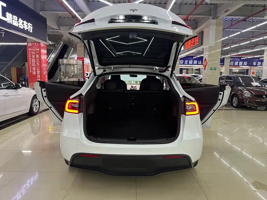 Tesla Model Y 2023 — фото 18