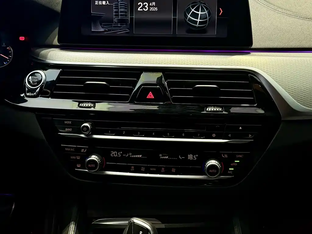 BMW 5 Series 2018 — фото 11