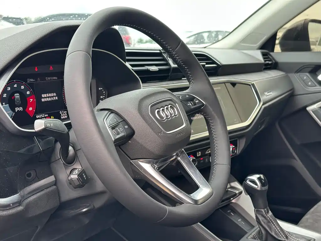 Audi Q3 2022 — фото 12