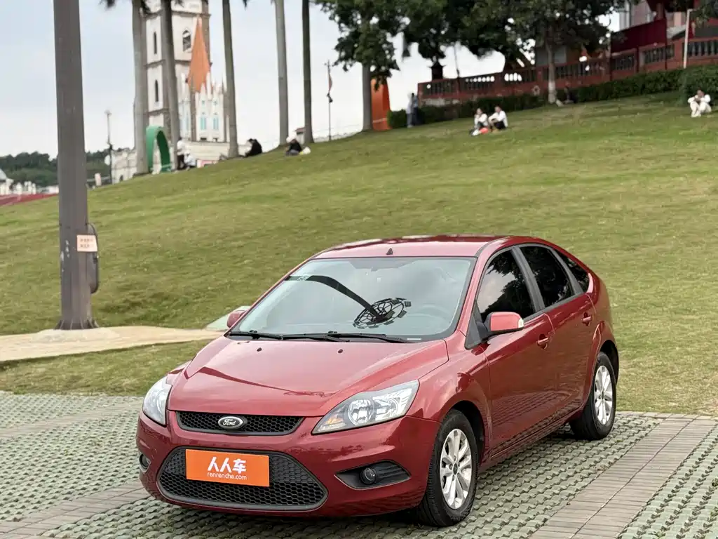 Ford Focus 2015 — фото 1