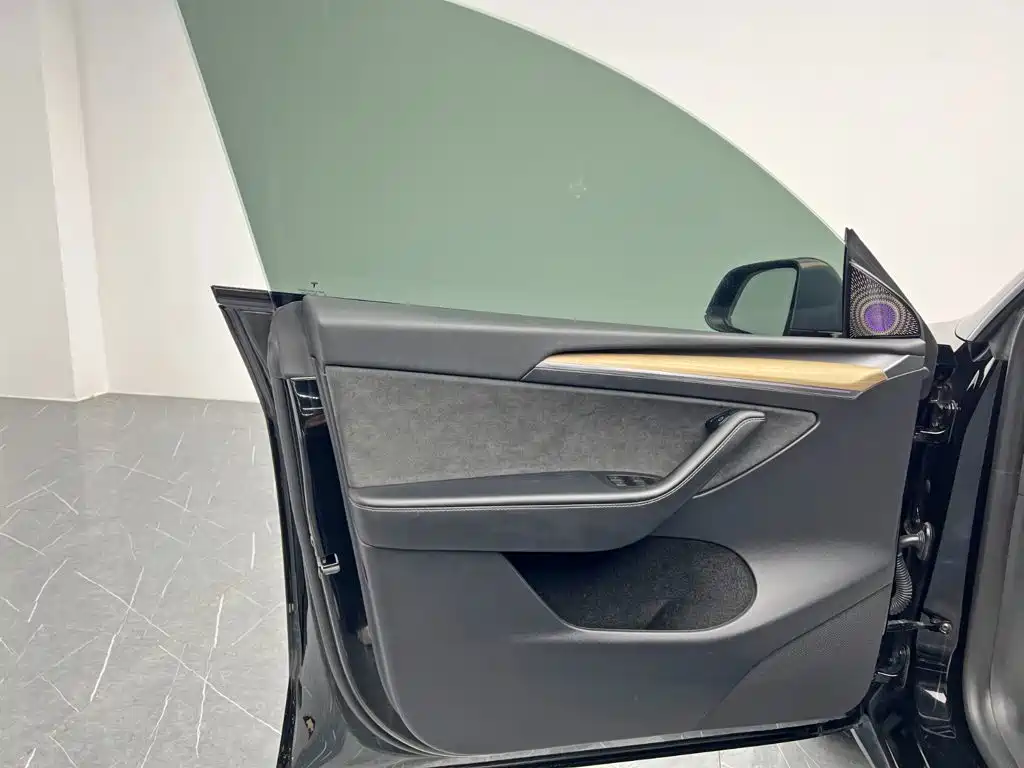 Tesla Model Y 2023 — фото 14