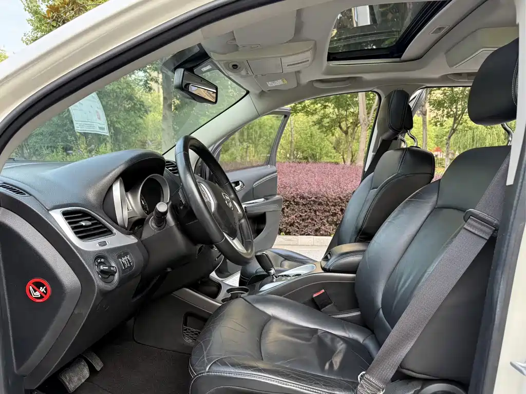 Dodge Journey 2015 — фото 11