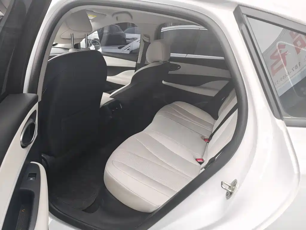 BYD Seal 05 DM-i 2025 — фото 4