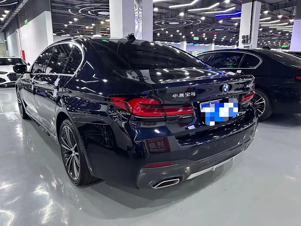 BMW 5 Series 2023 — фото 15