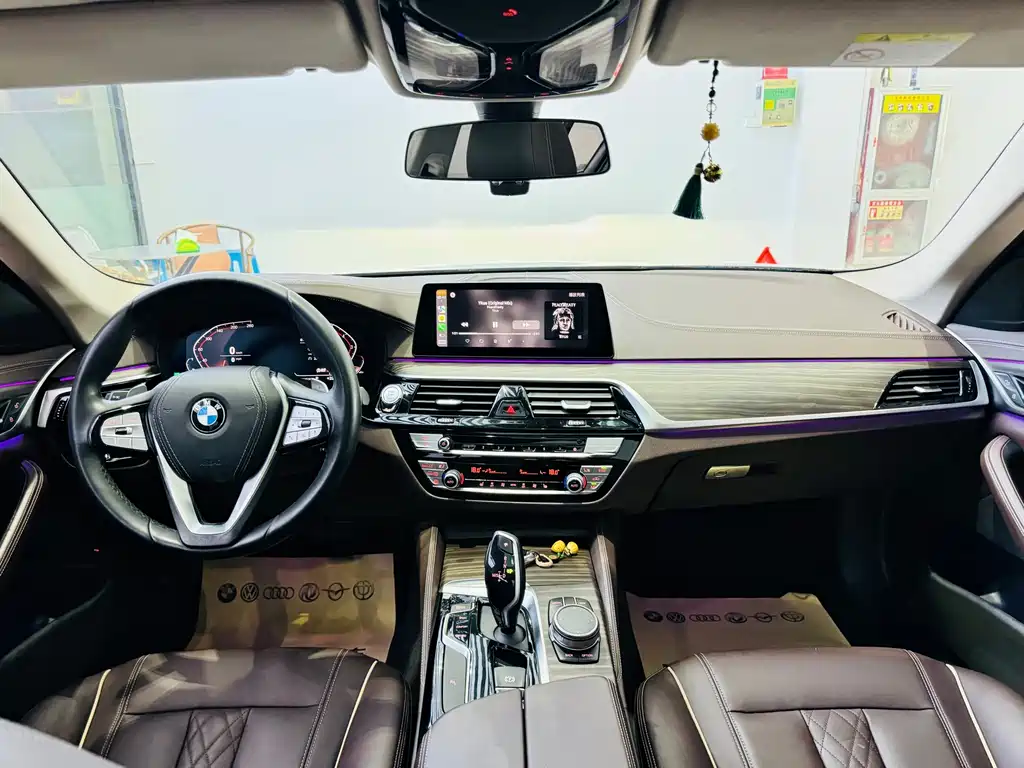 BMW 5 Series 2020 — фото 10