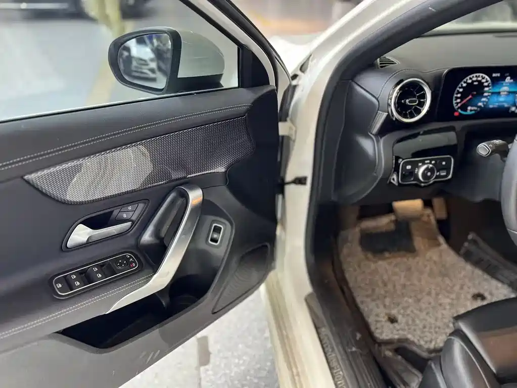 Mercedes-Benz A-Class 2022 — фото 16