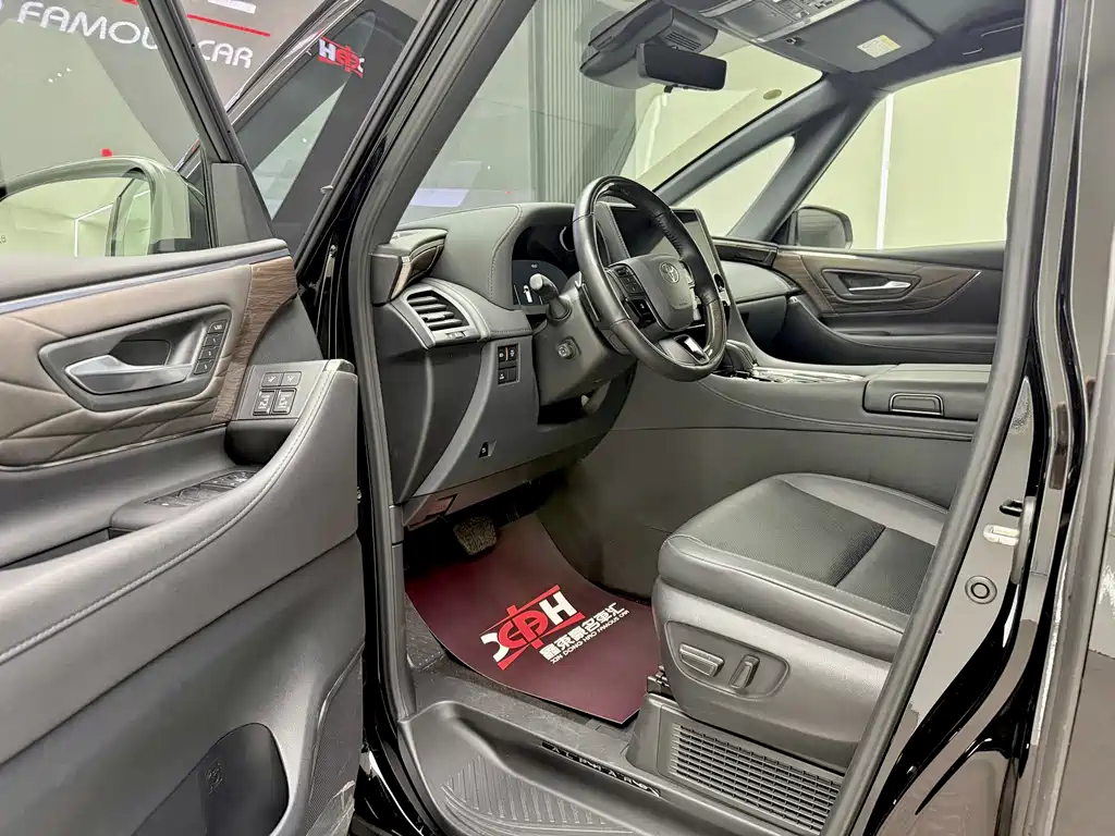Toyota Alphard 2024 — фото 9