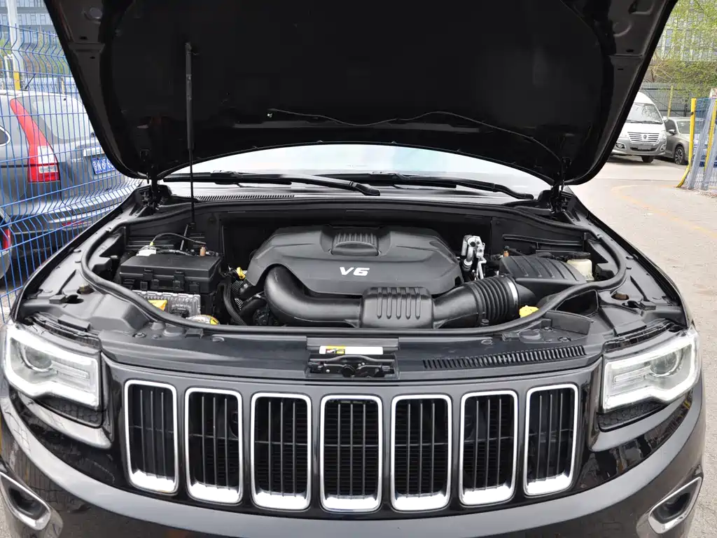 Jeep Grand Cherokee 2014 — фото 15