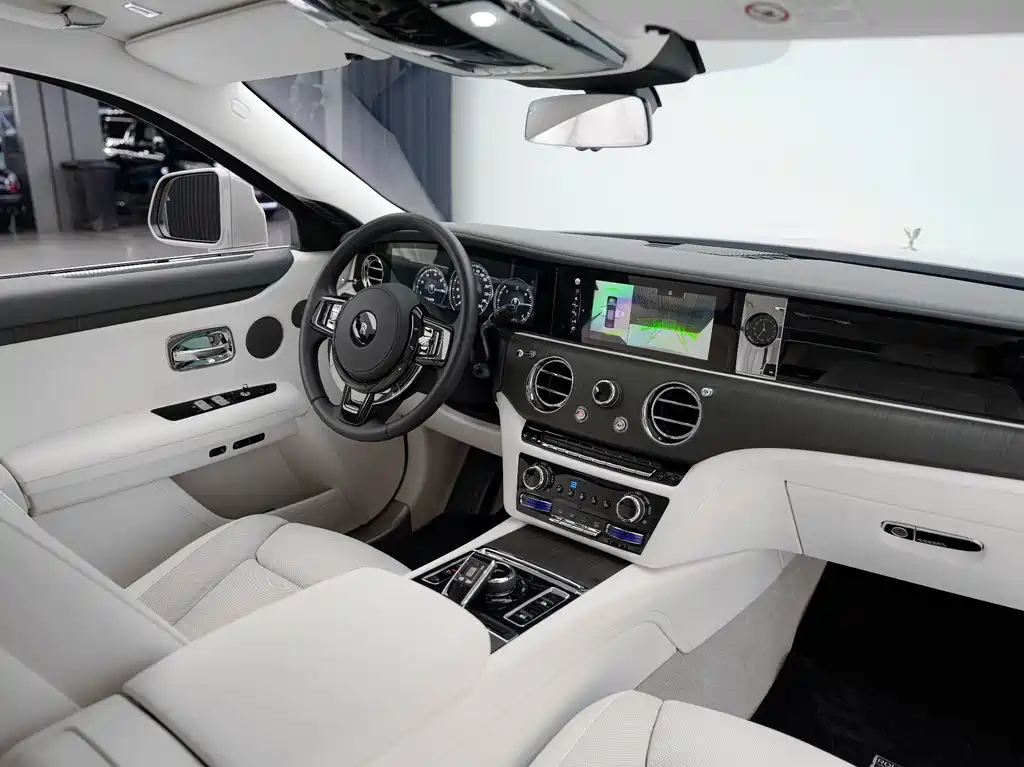 Rolls-Royce Ghost 2022 — фото 15