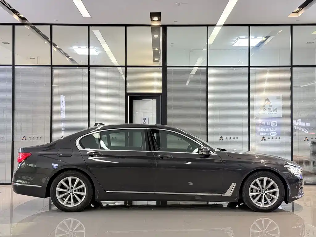BMW 7 Series 2016 — фото 18