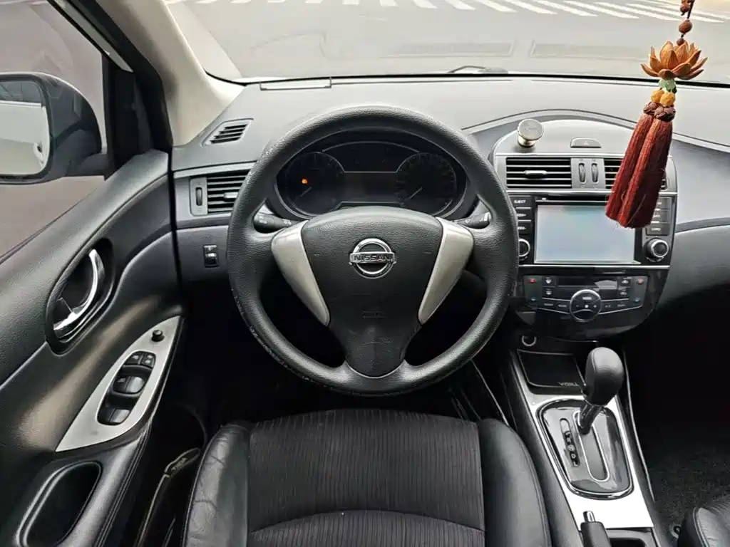 Nissan Tiida 2016 — фото 11