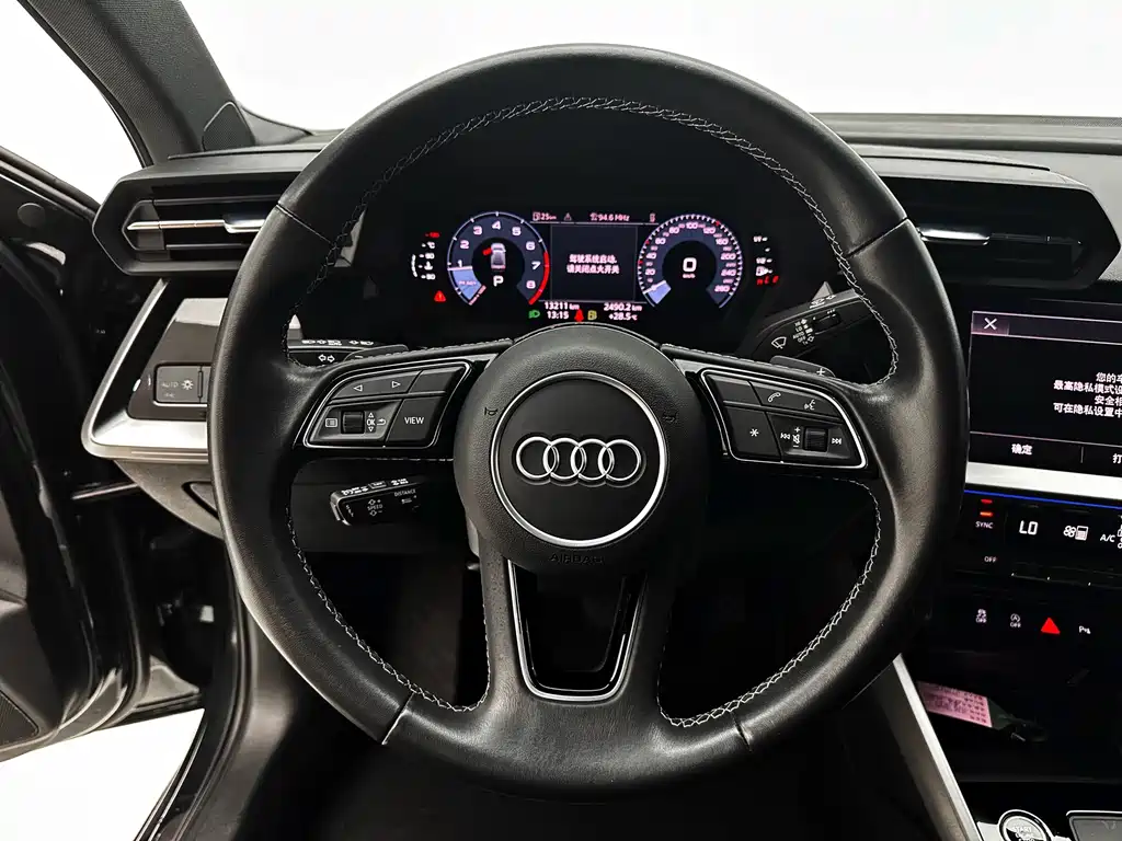 Audi A3 2023 — фото 10
