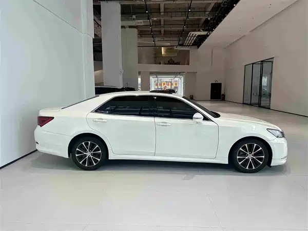 Toyota Crown 2019