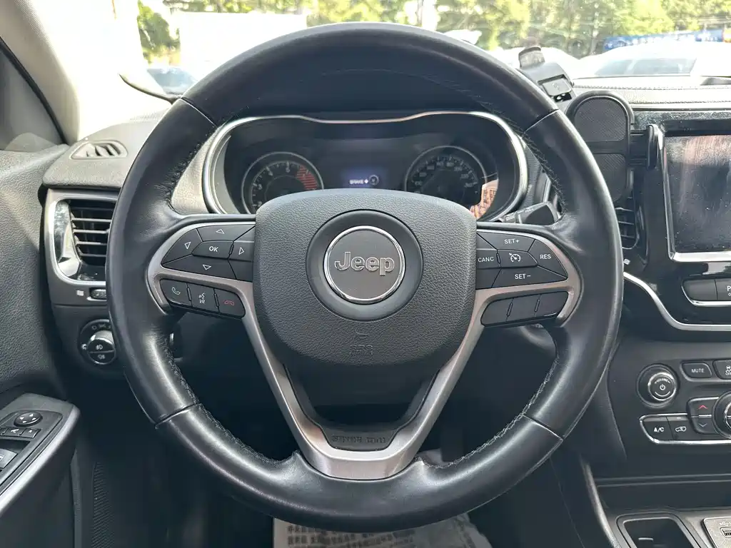 Jeep Cherokee 2019 — фото 10