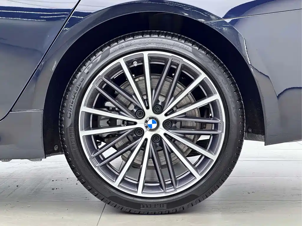 BMW 5 Series 2023 — фото 11