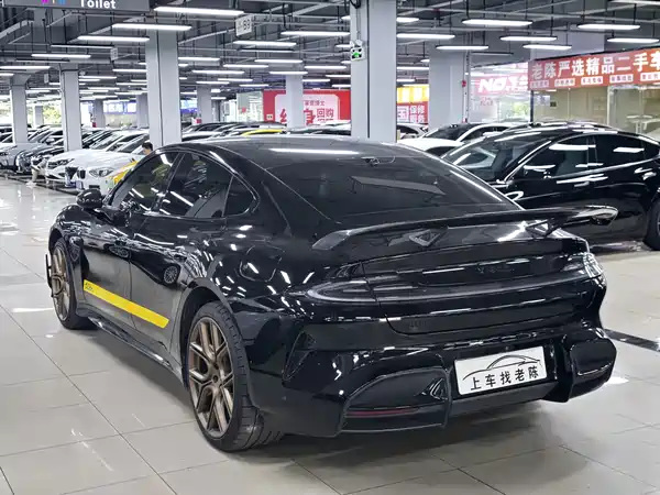 Xiaomi SU7 Ultra 2025