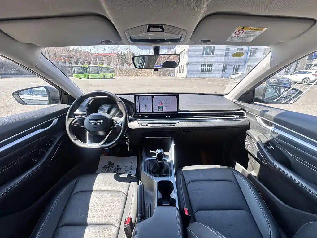 Geely Emgrand 2024