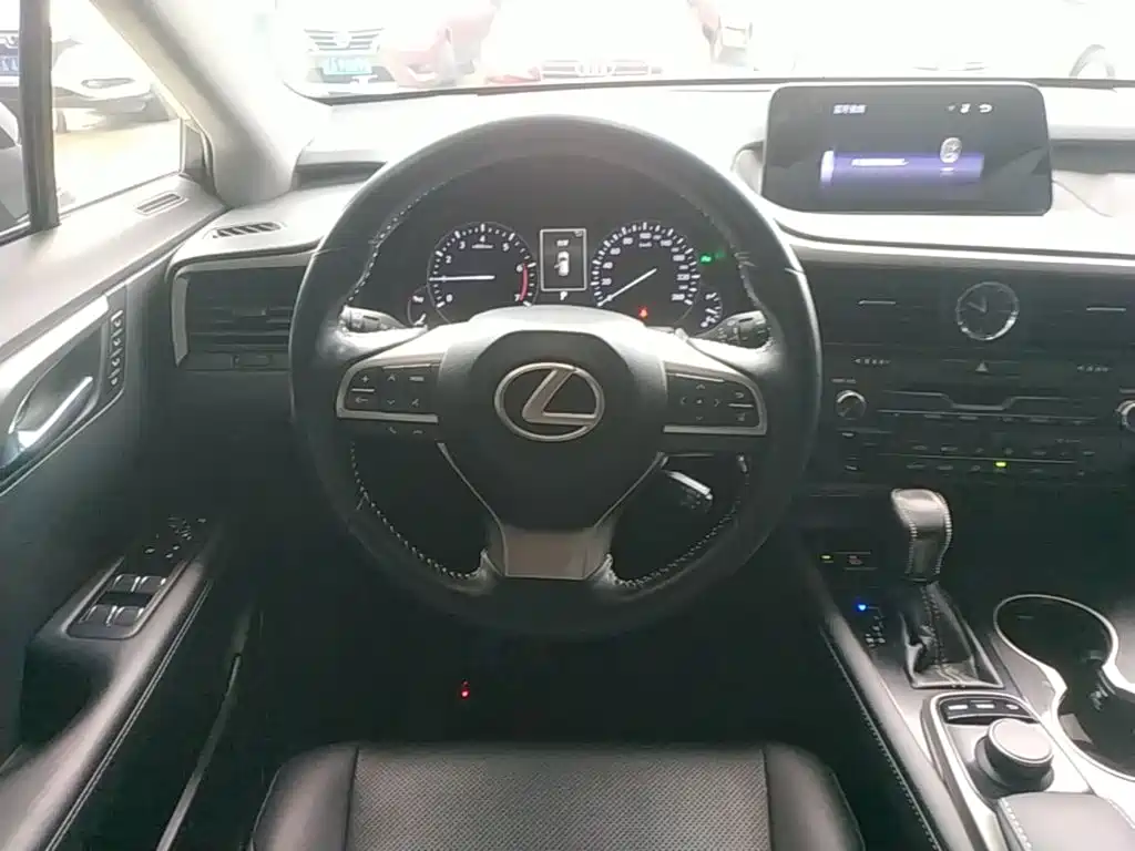Lexus RX 2017 — фото 11