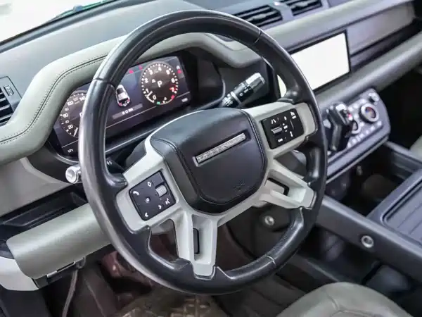 Land Rover Defender 2020