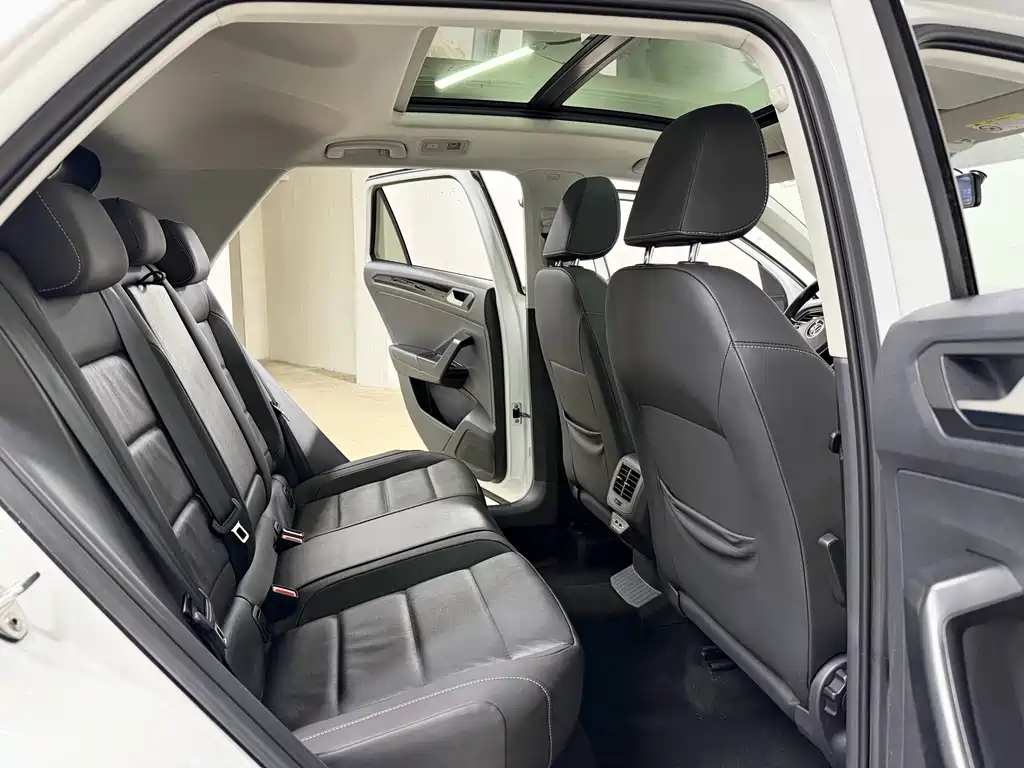 Volkswagen T-Roc 2022 — фото 9