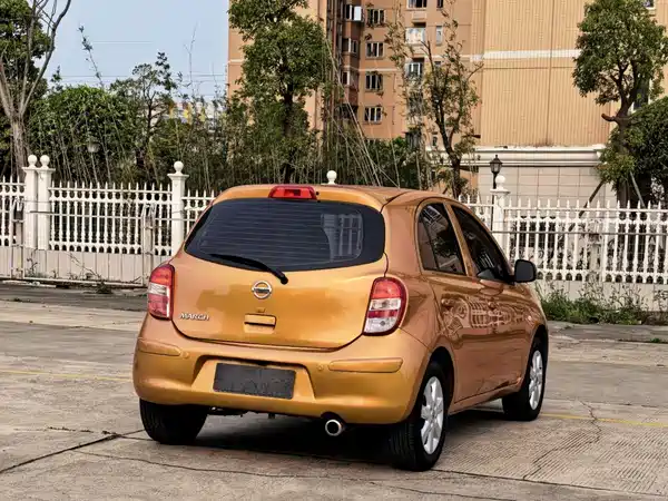 Nissan March 2015