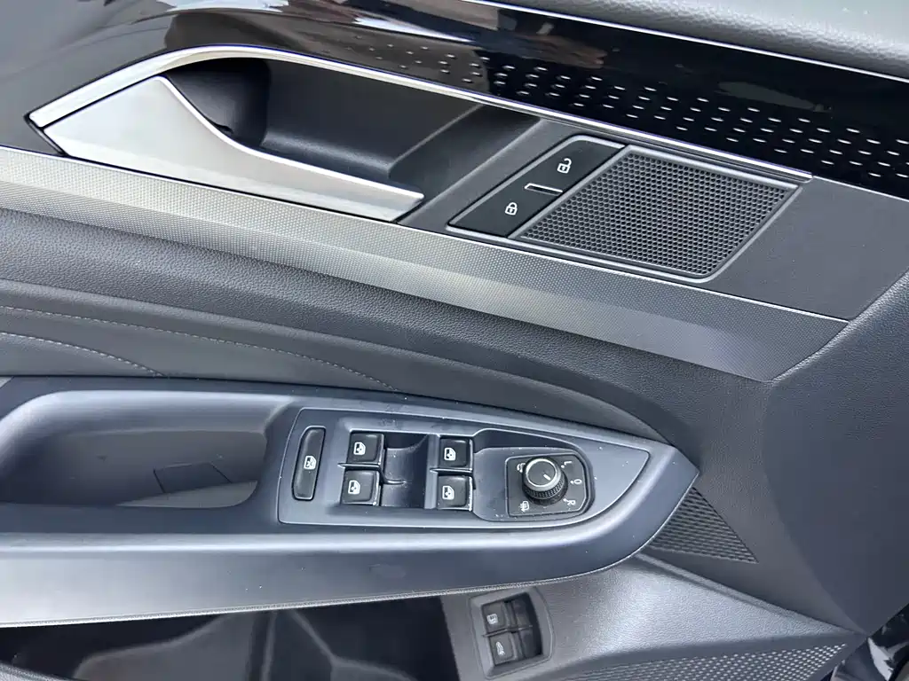 Volkswagen Passat Plug-In Hybrid 2023 — фото 12