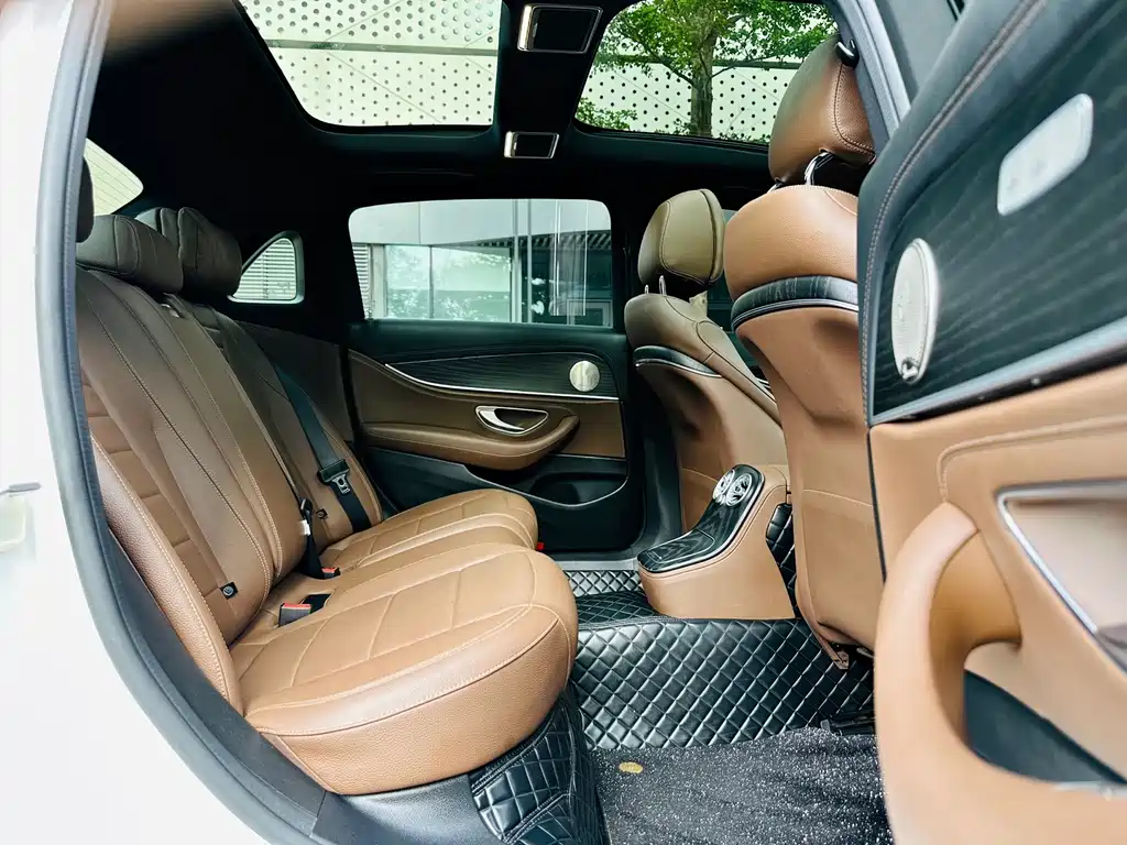 Mercedes-Benz E-Class 2022 — фото 6