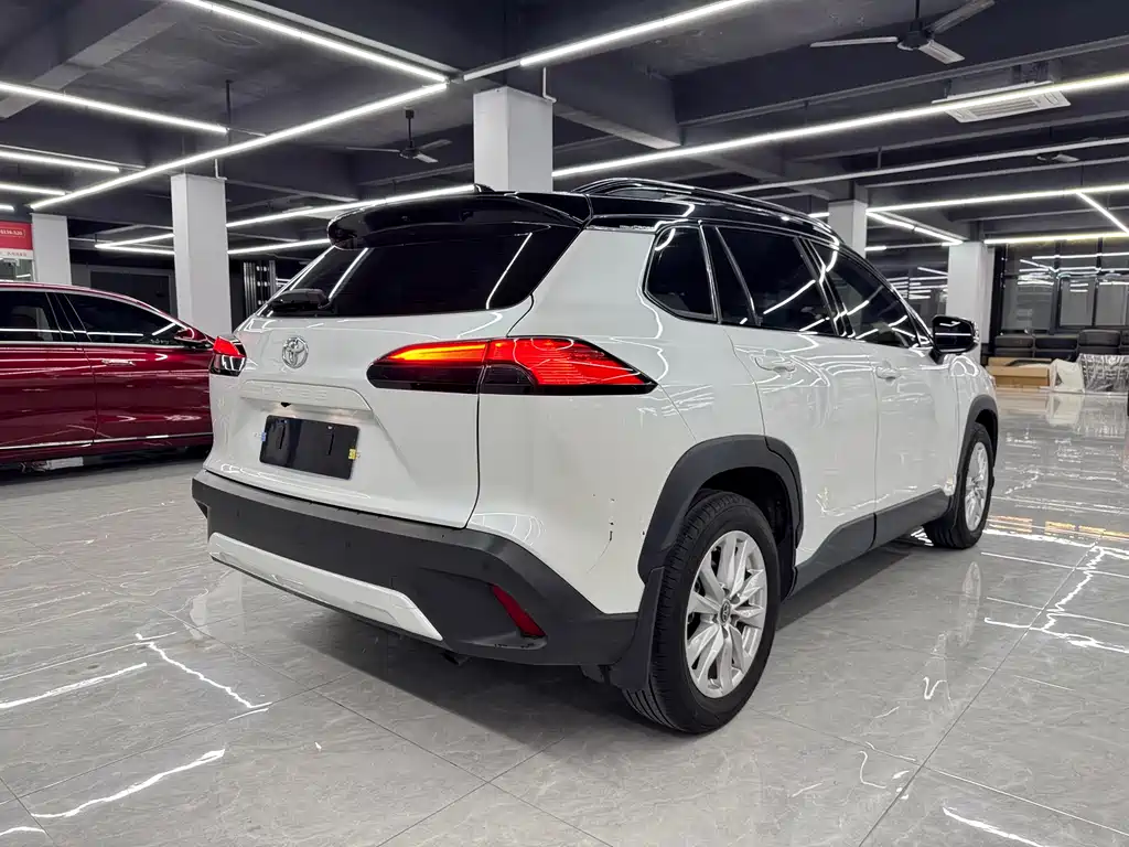 Toyota Corolla Cross 2023 — фото 3