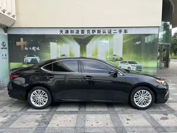 Lexus ES 2016