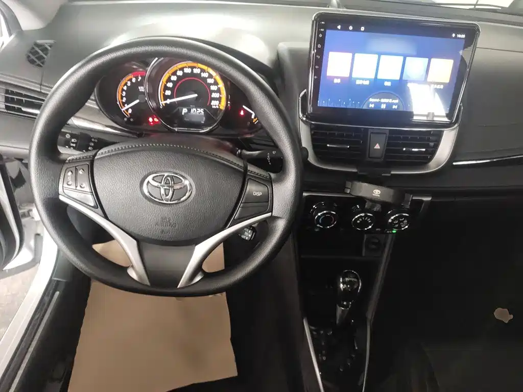 Toyota Yaris L 2022 — фото 10