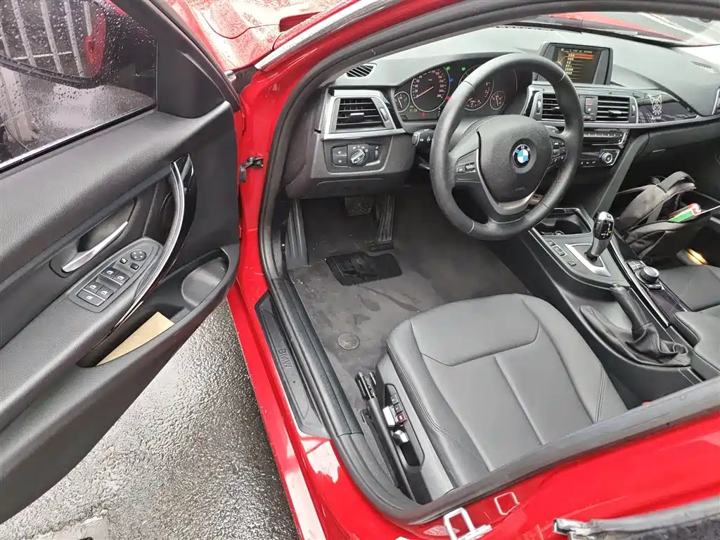 BMW 3 Series 2017 — фото 16