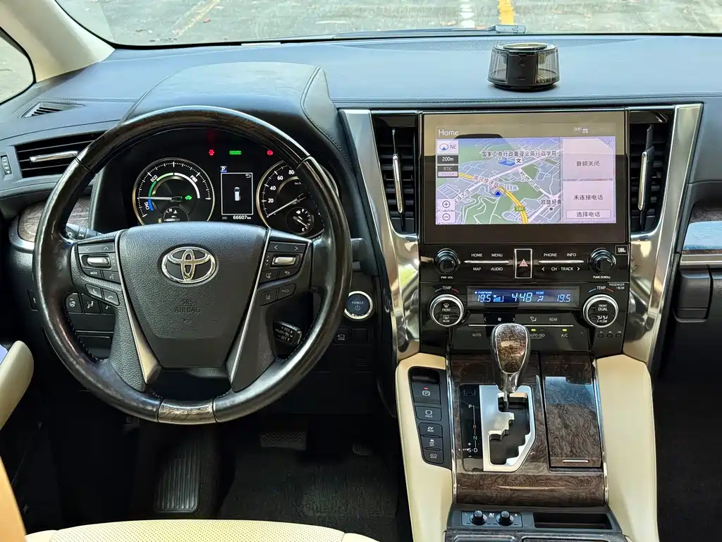 Toyota Alphard 2021 — фото 18