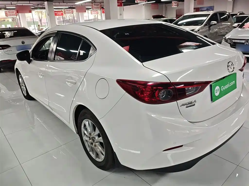 Mazda 3 Axela 2019 — фото 5