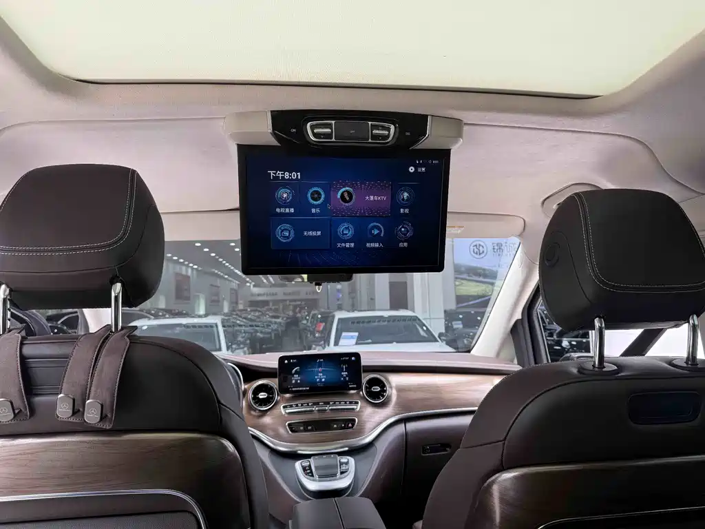 Mercedes-Benz V-Class 2023 — фото 16