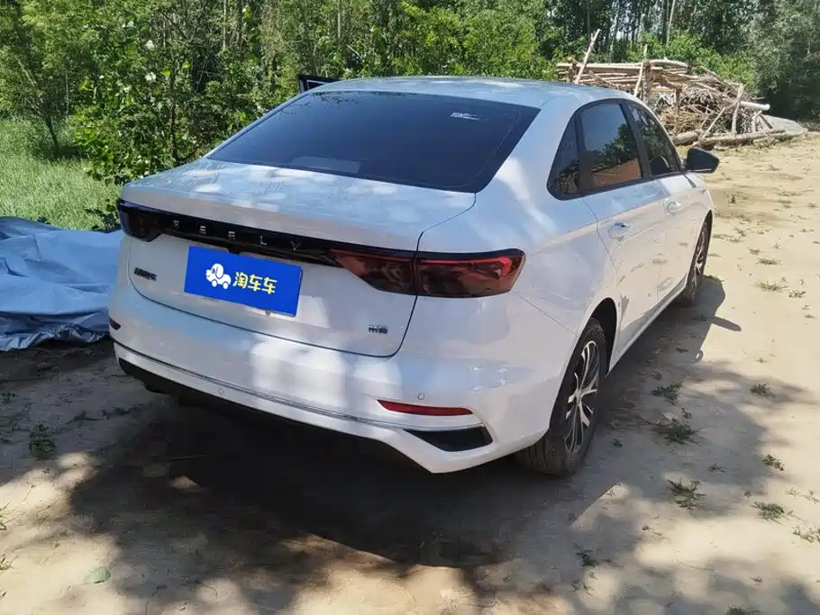 Geely Emgrand 2024