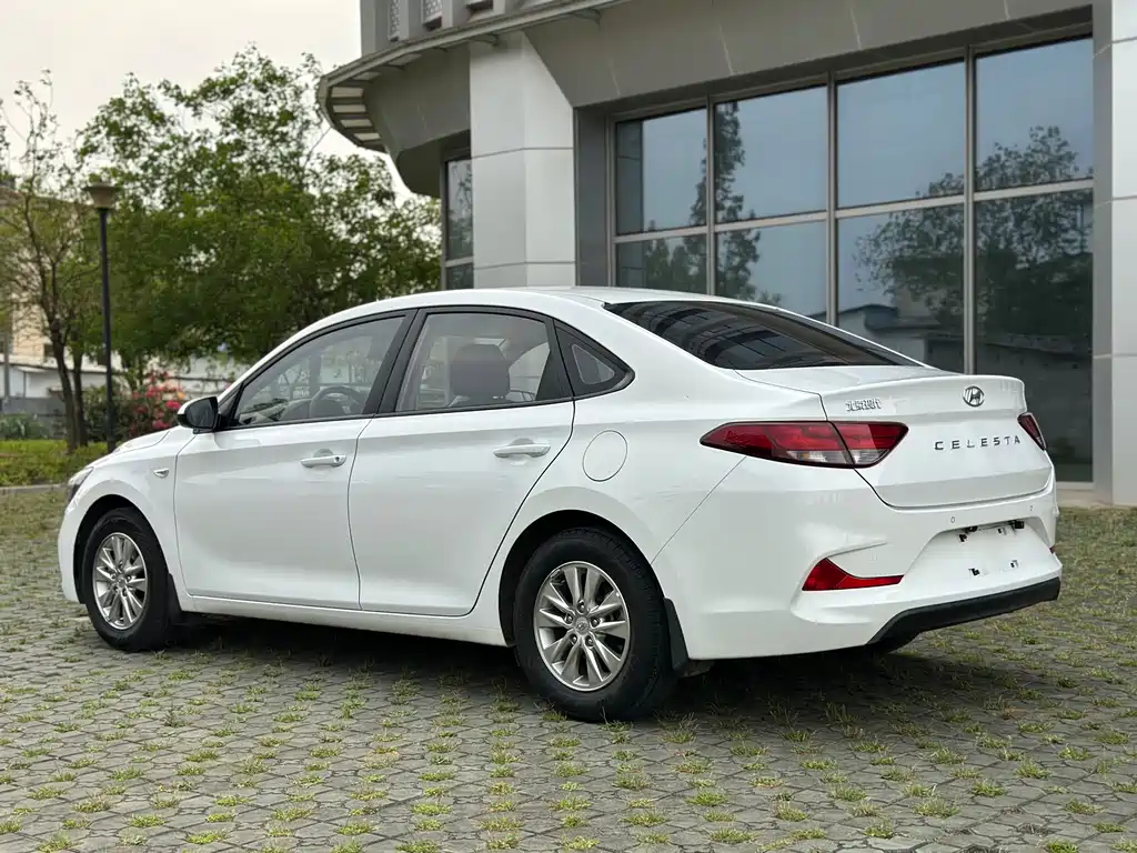 Hyundai Elantra 2019 — фото 6