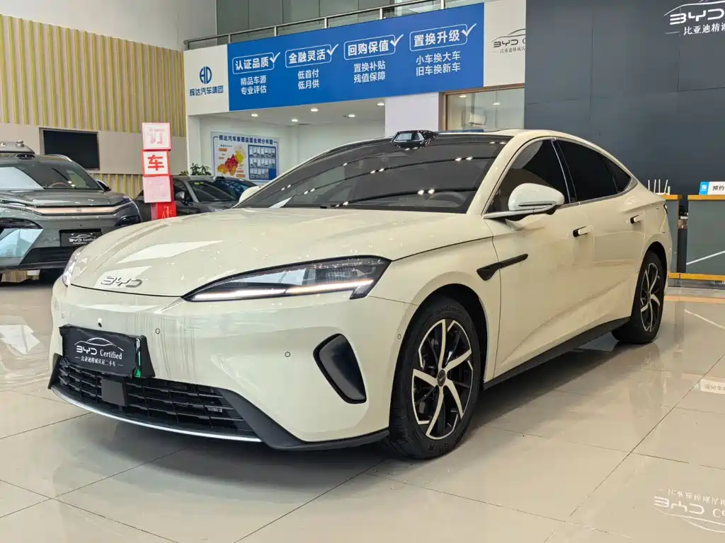BYD Seal 07 DM-i 2025 — фото 1