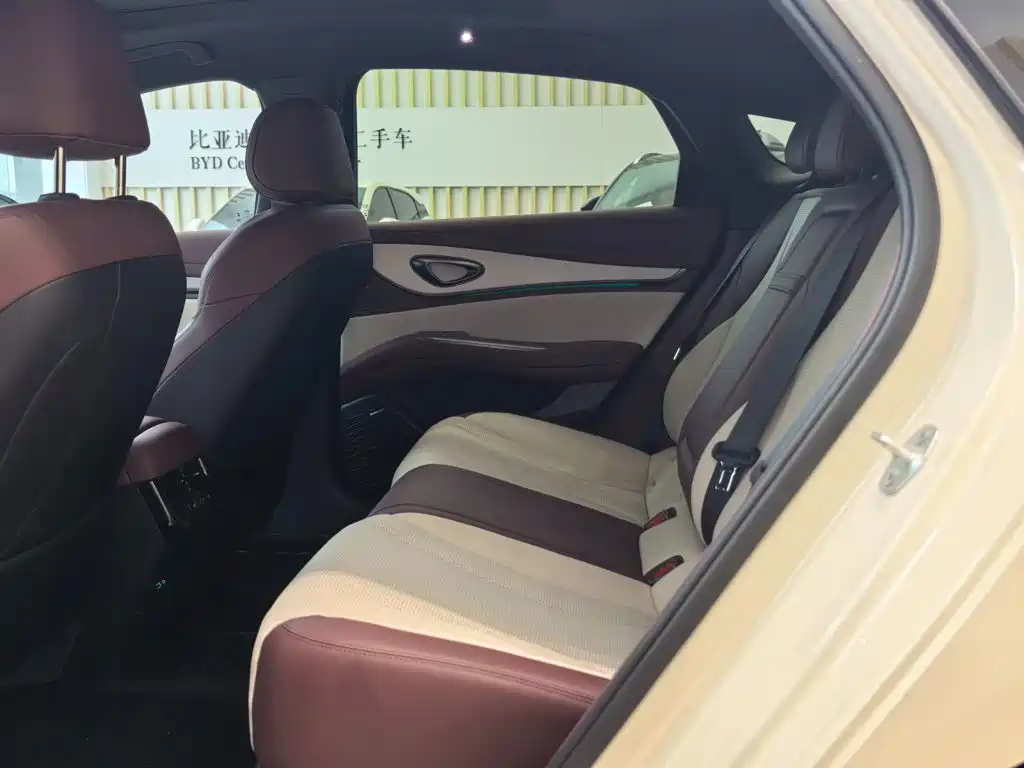 BYD Seal 07 DM-i 2025 — фото 11