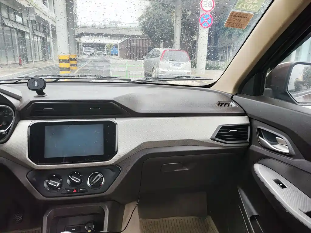 Wuling Hongguang 2019 — фото 13
