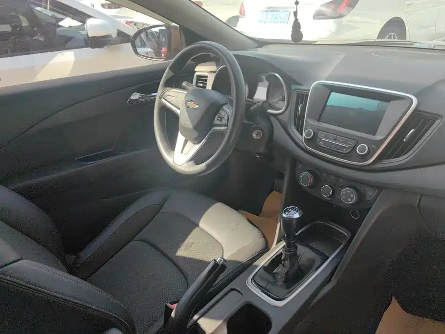 Chevrolet Cavalier 2018 — фото 15