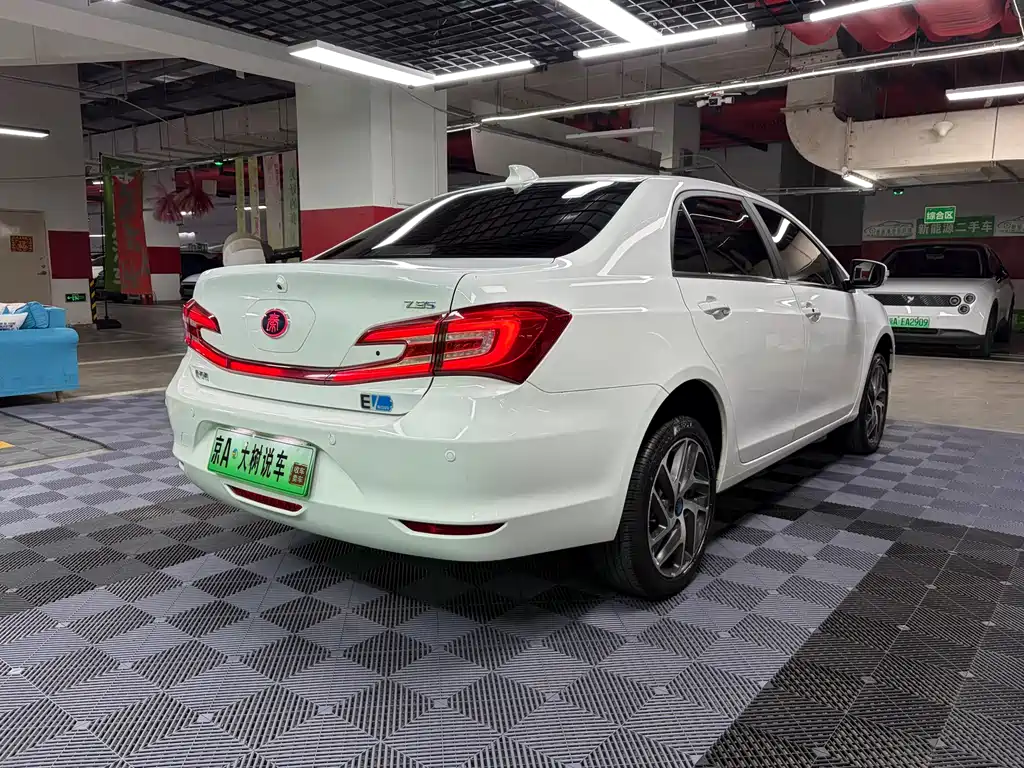 BYD Qin NEV 2018 — фото 7