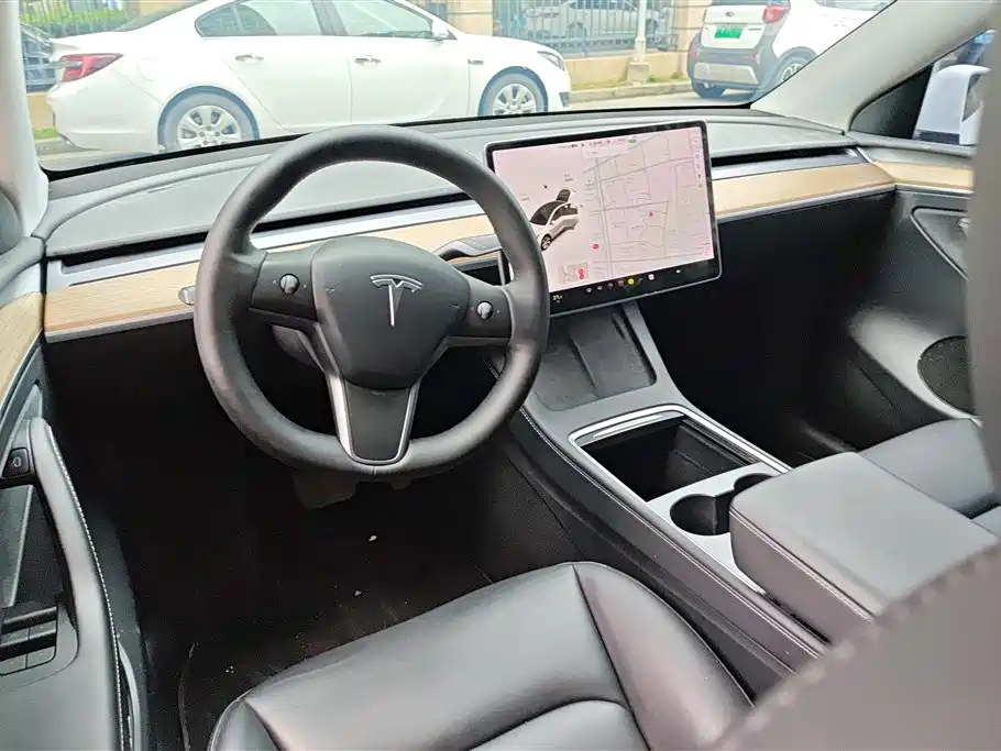 Tesla Model Y 2021 — фото 12