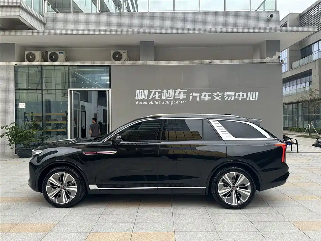 Hongqi E-HS9 2023