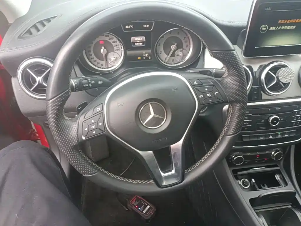 Mercedes-Benz GLA 2016 — фото 11
