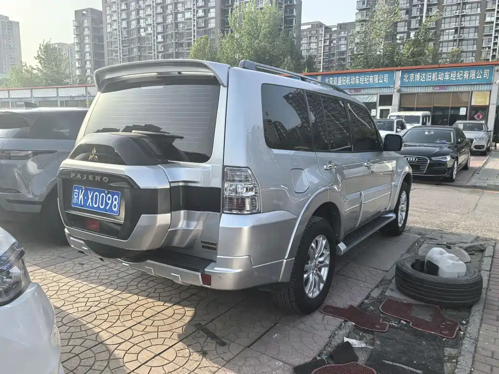Mitsubishi Pajero 2018