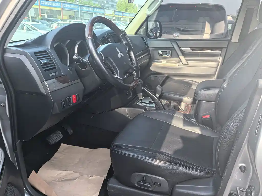 Mitsubishi Pajero 2018