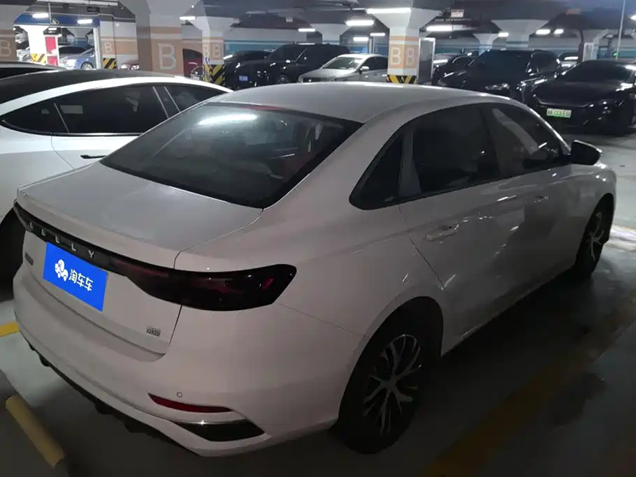 Geely Emgrand 2023