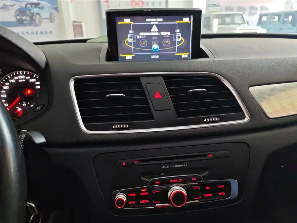 Audi Q3 2014 — фото 13
