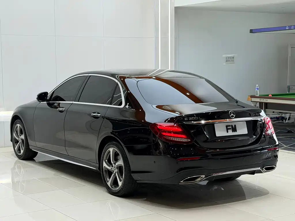 Mercedes-Benz E-Class 2017 — фото 17